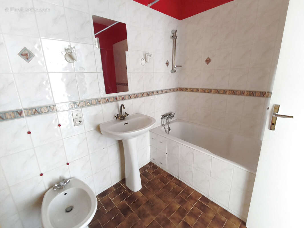 Appartement à SAINT-VINCENT-DU-LOROUER