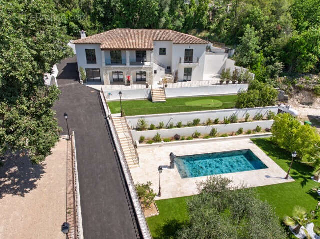 Maison à ROQUEFORT-LES-PINS