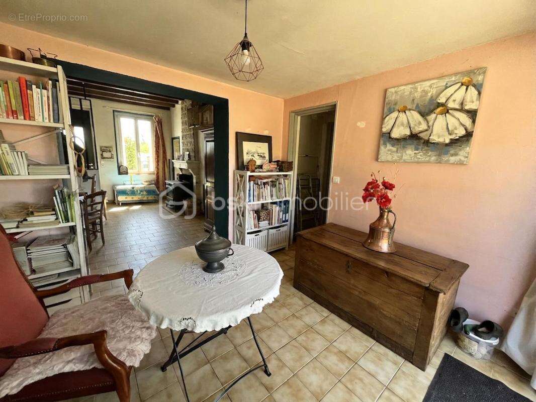 Coup de cœur : maison de 1940 en lisière de forêt, à deux pas d’un étang, sur 8 931m² de terrain avec dépendances - photo 11