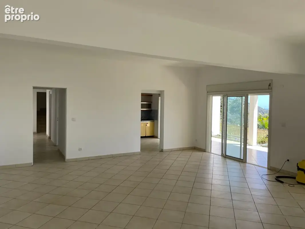 Maison 9 pièces 252 m² à vendre à Saint-Denis (97400) - photo 4