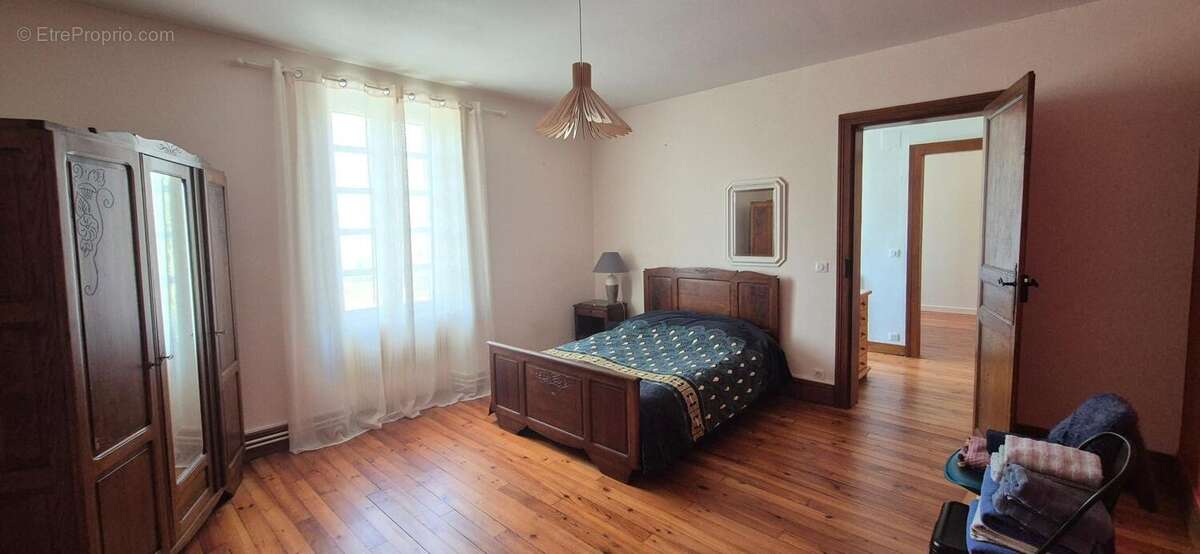 Maison à UCHACQ-ET-PARENTIS