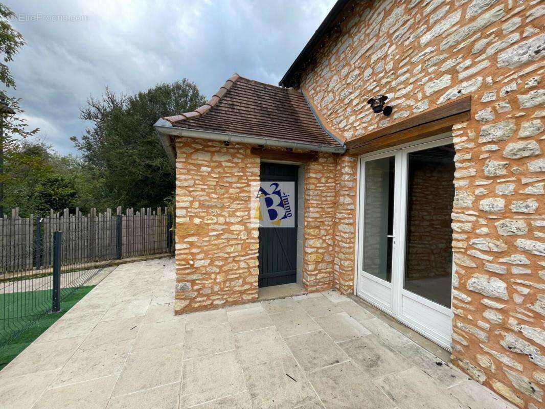 Maison à SAVIGNAC-LES-EGLISES