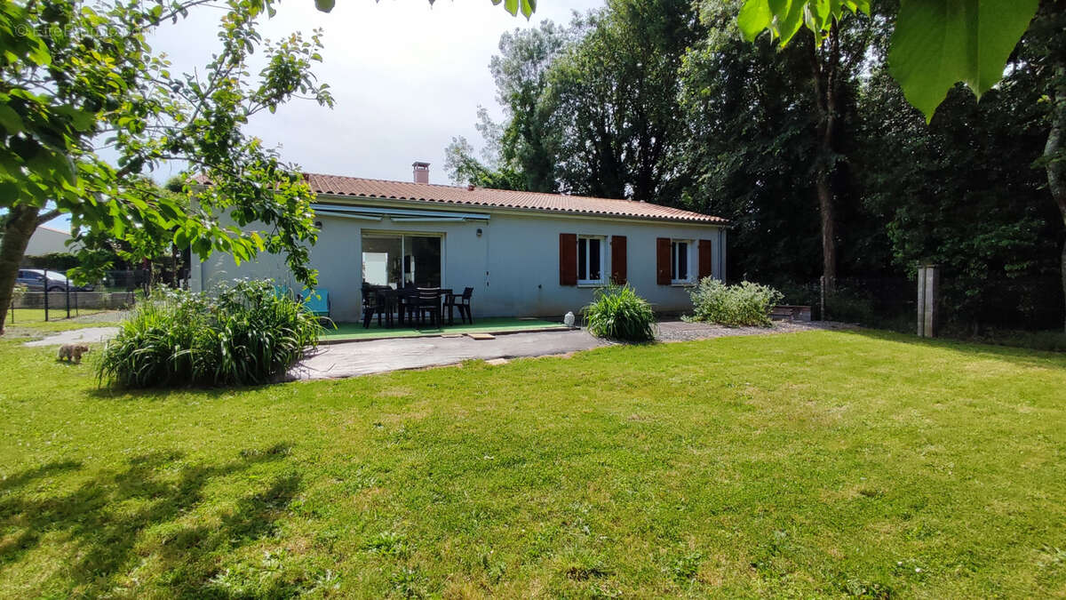 Maison à SAINT-PORCHAIRE