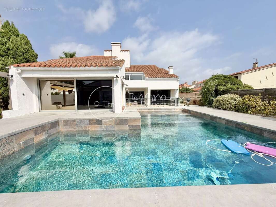Villa F8 4 Faces 300 m² Canet Plage avec Piscine et Garage - photo 47