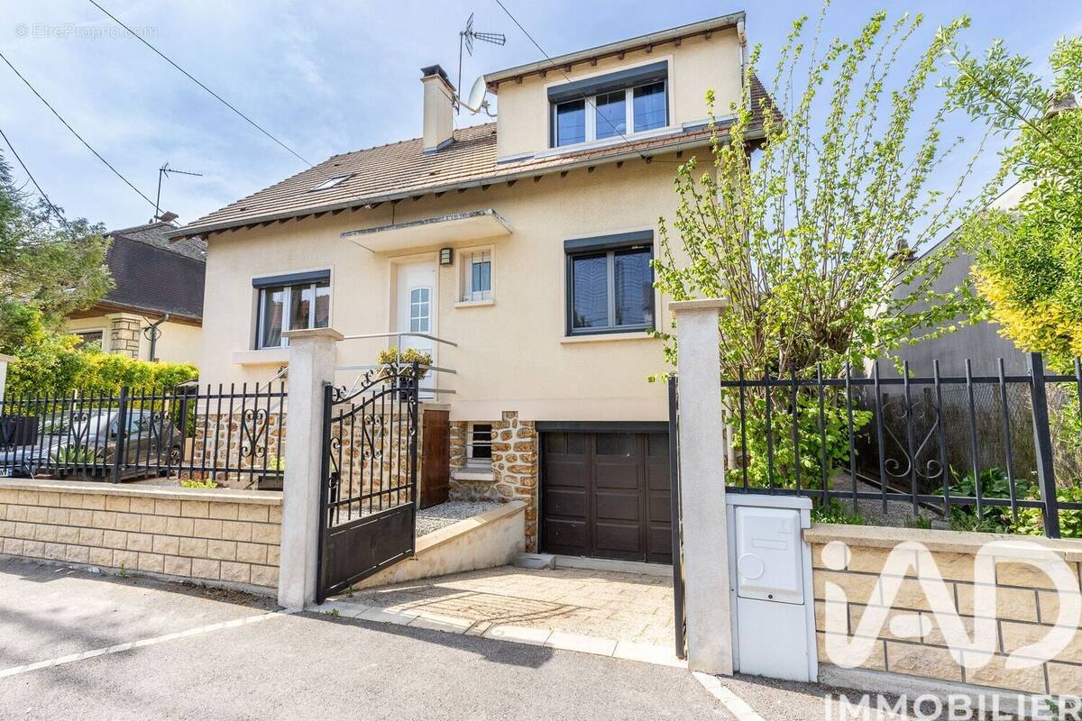 Photo 1 - Maison à SAVIGNY-SUR-ORGE