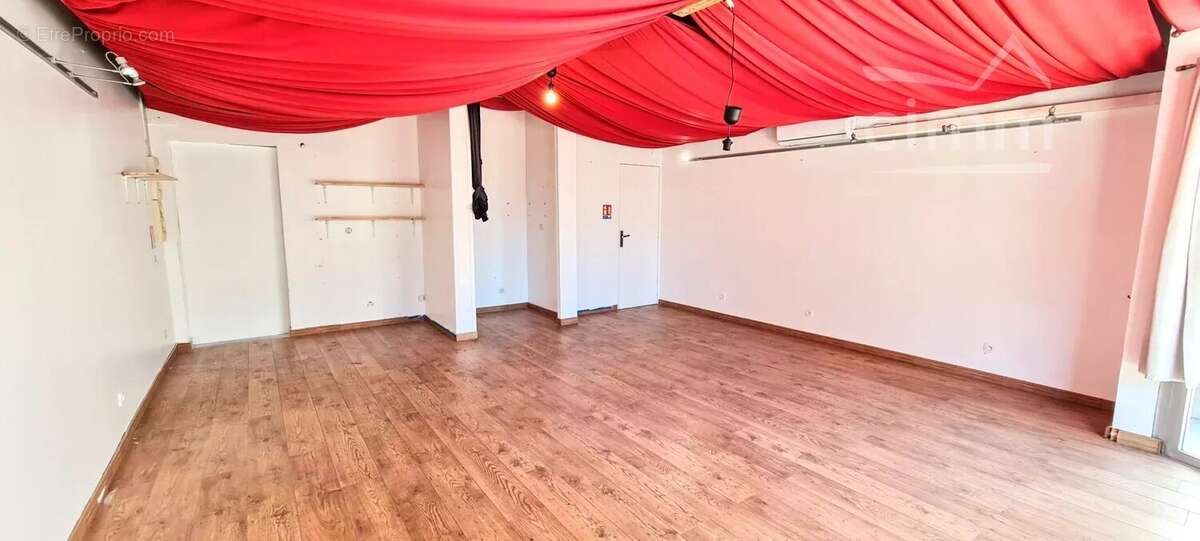 Commerce à SAINT-CYPRIEN