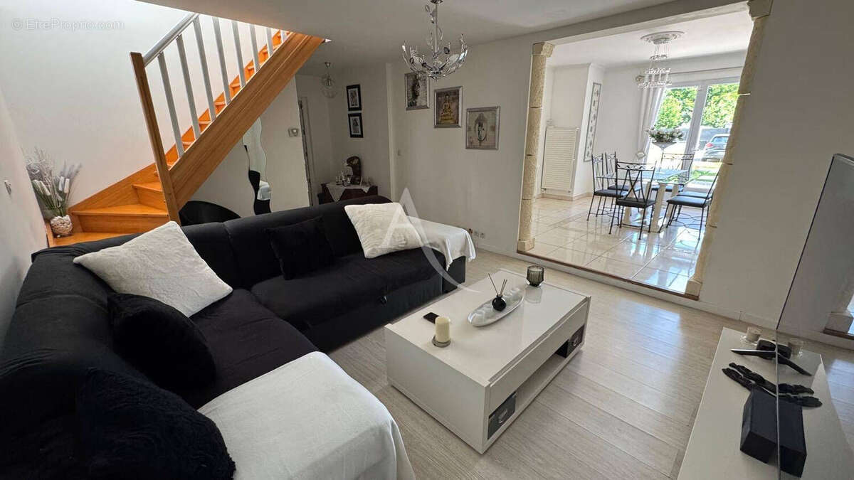 Maison à OZOIR-LA-FERRIERE