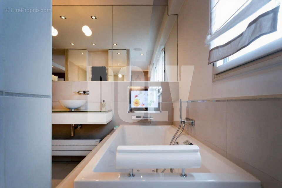 Appartement à MOUGINS