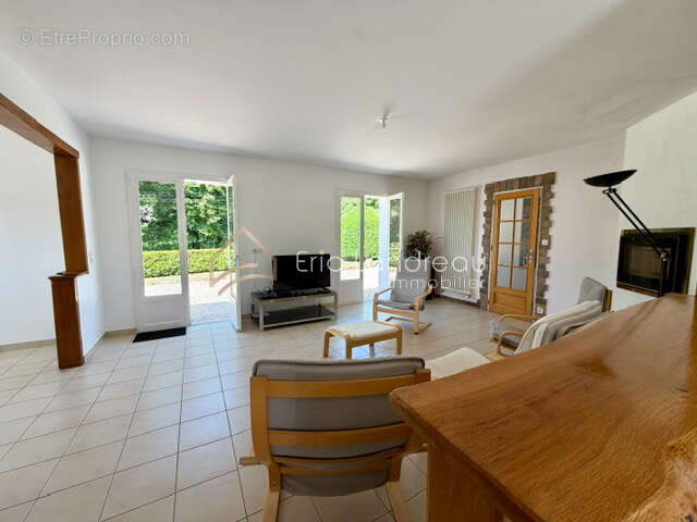 Maison  5 pièces avec garage et piscine proche commerces de proximité - photo 5