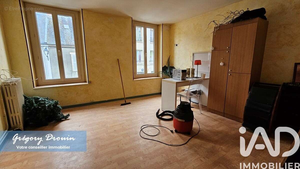 Photo 7 - Commerce à MALESHERBES