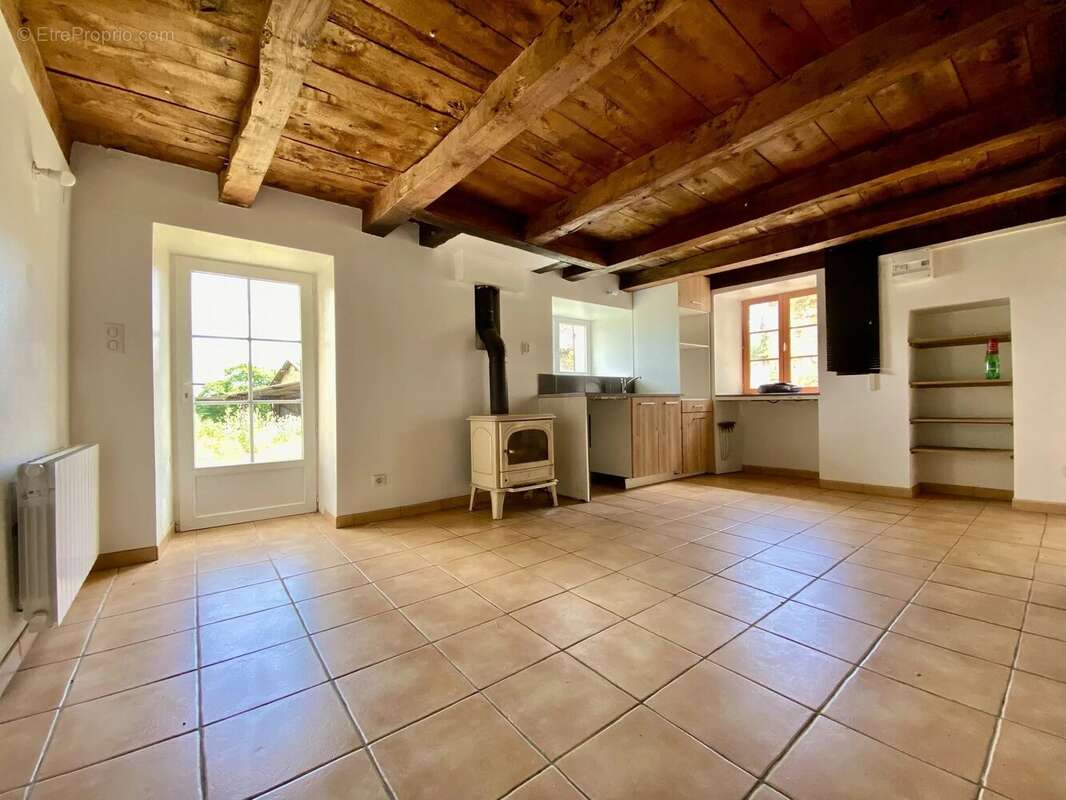 Maison à NANTIAT