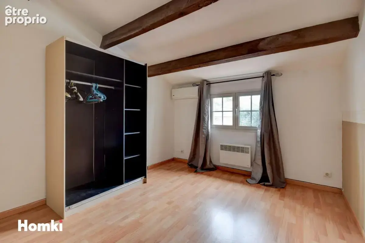 Villa de type 4 jumelee d'un cote avec 2 terrasses un jardin et garage - photo 11