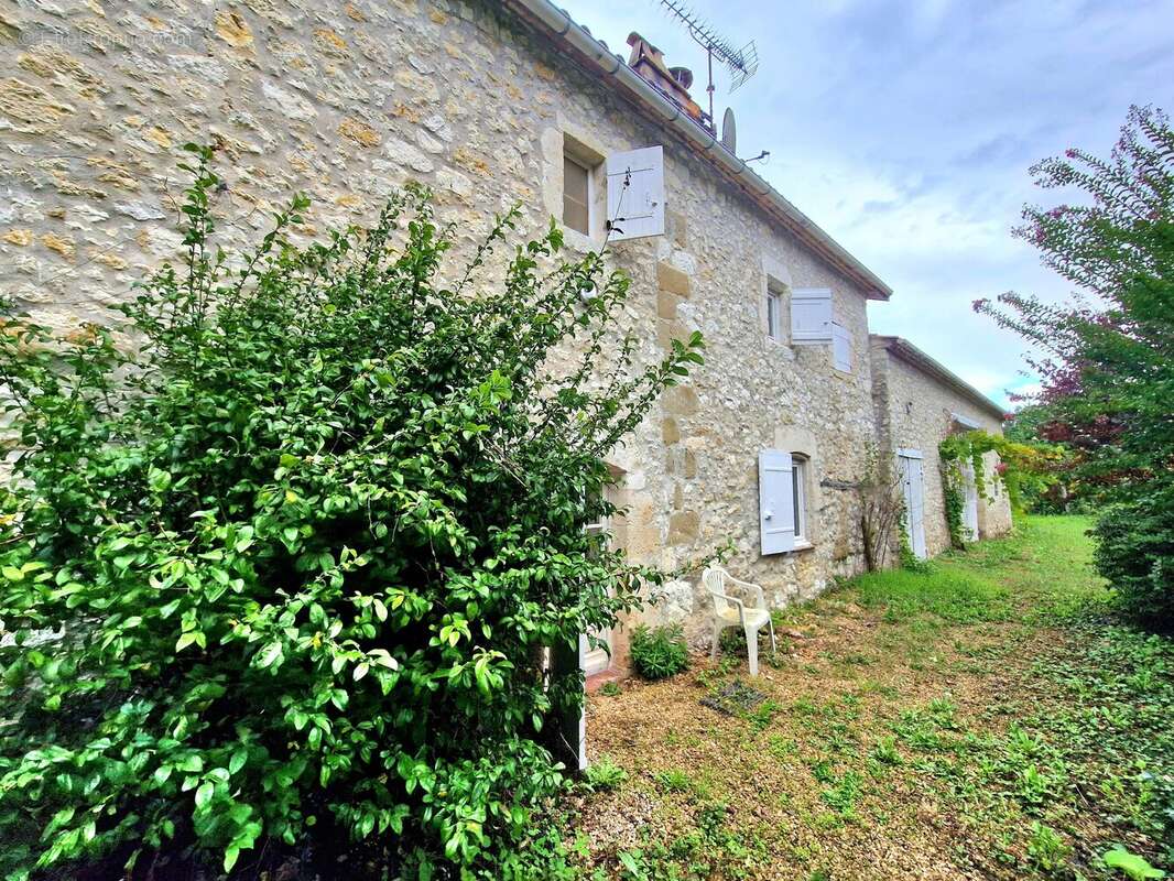 Maison à MOUSTIER