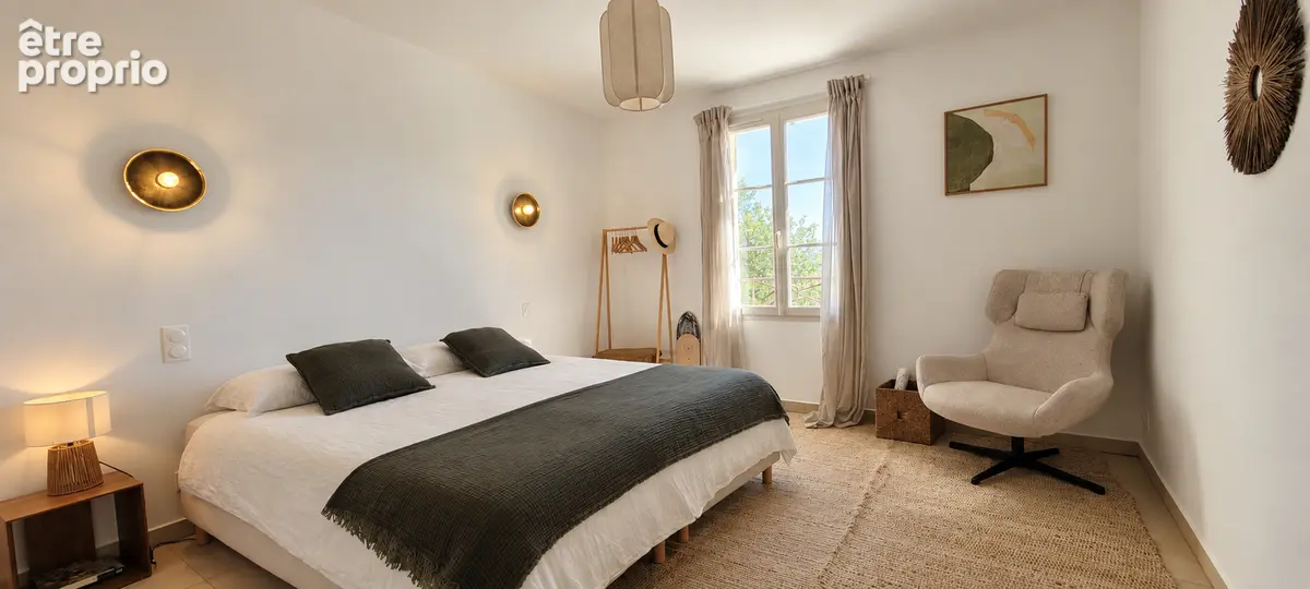 Villa type bastide  vendue meublée, Sh 192m² , terrain de 1150m² , piscine. - photo 8