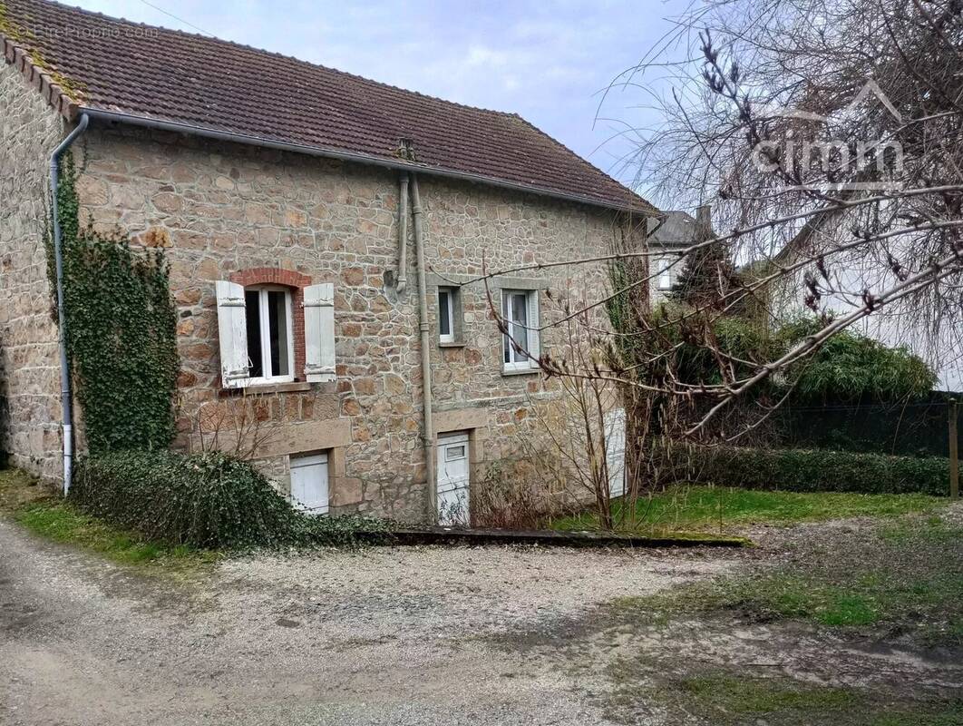 Maison à NEDDE