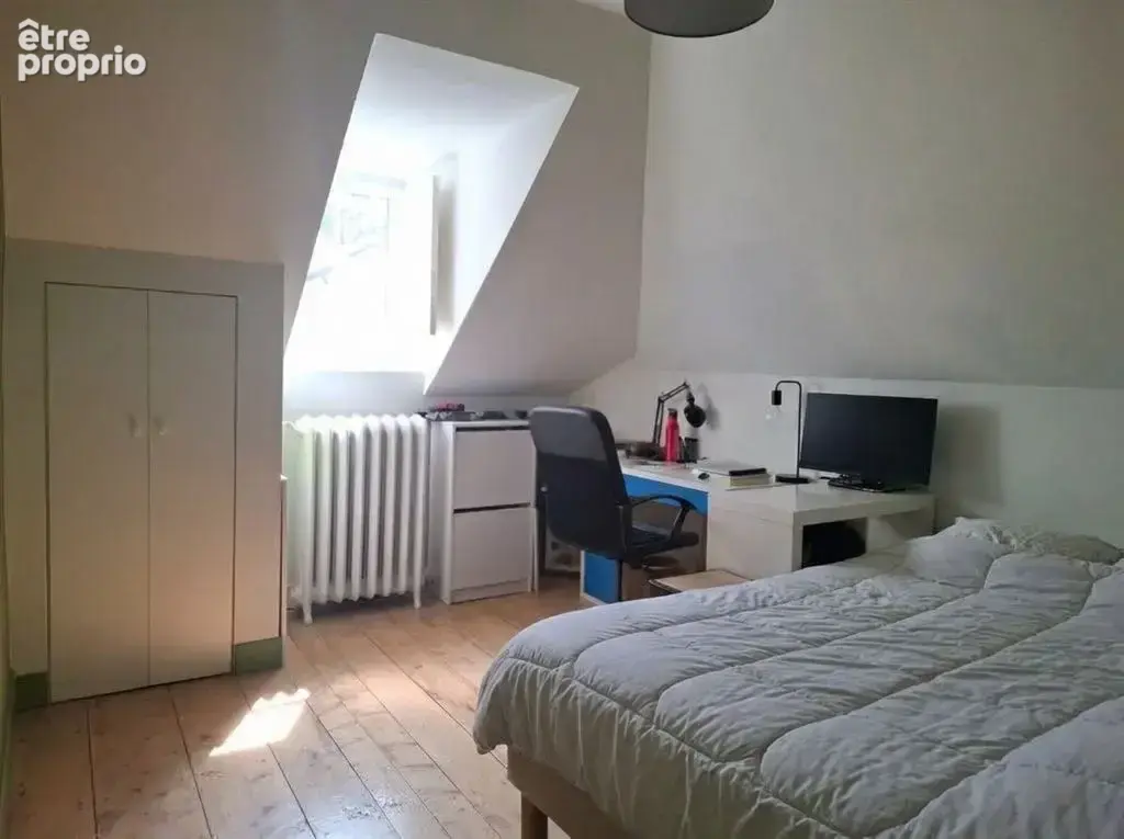 Tours (37000), Indre-et-Loire – Maison de caractère de 240 m² avec 6/7 chambres et jardin - photo 17