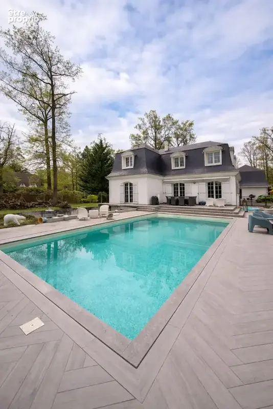 Maison de 220 m2 avec 6 pièces -2 dépendances et une piscine. - photo 1