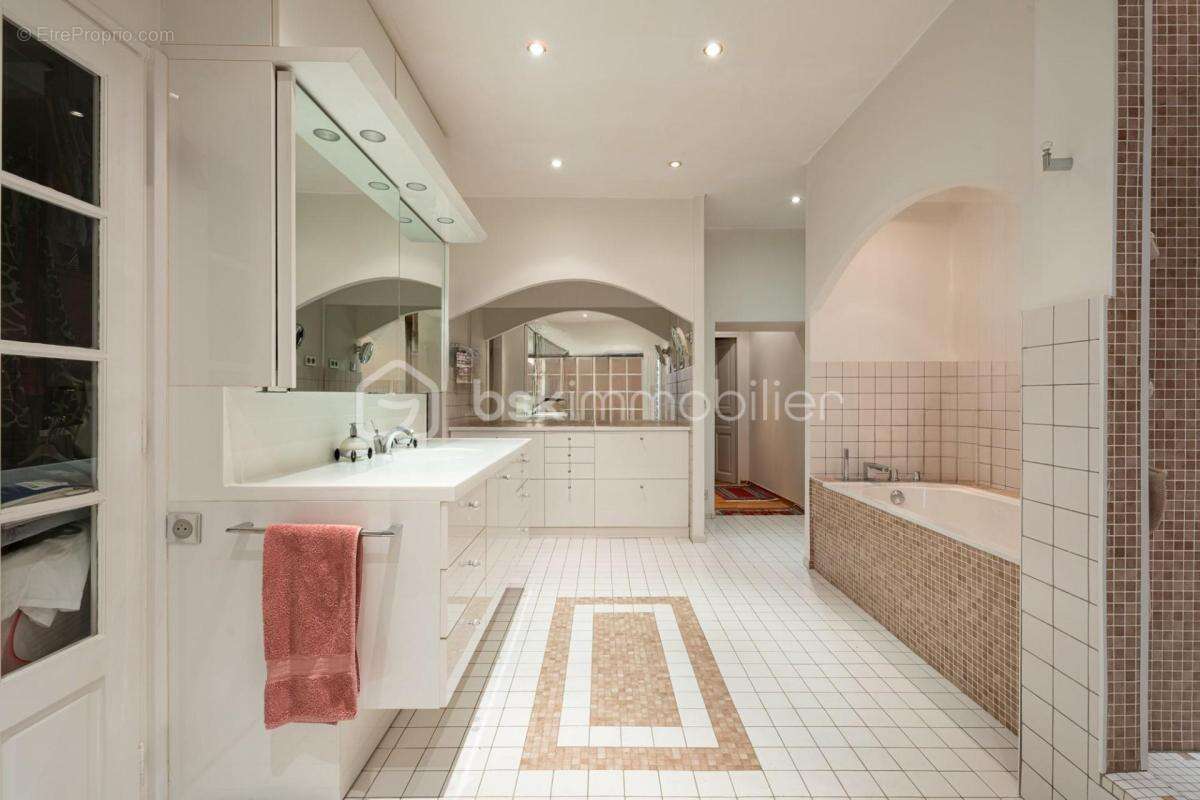 ANNECY – Appartement 211m² Adresse Signature  Rue du Pâquier - photo 12