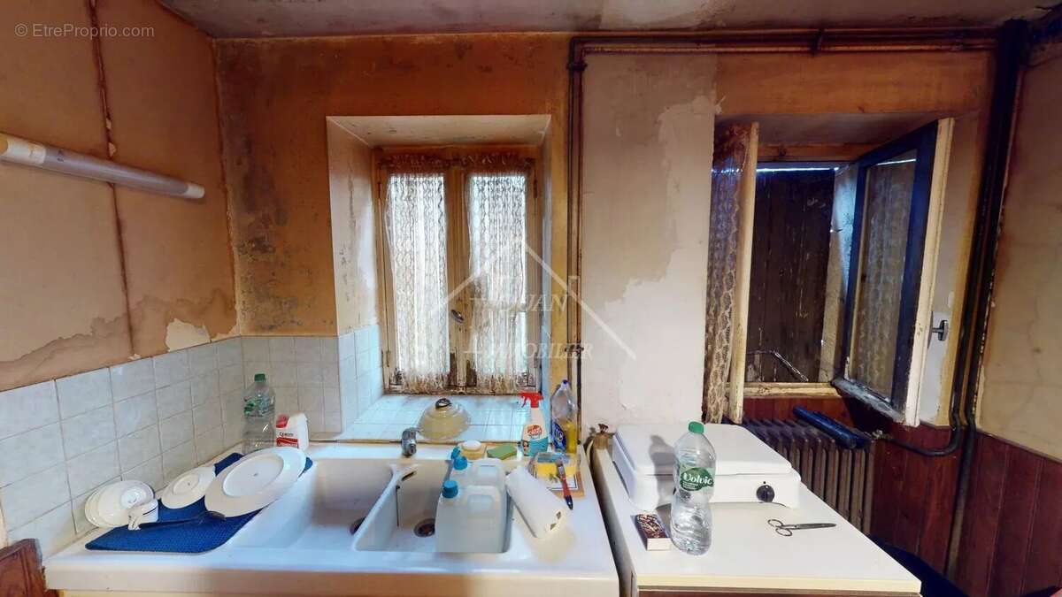 Maison à BELLENAVES