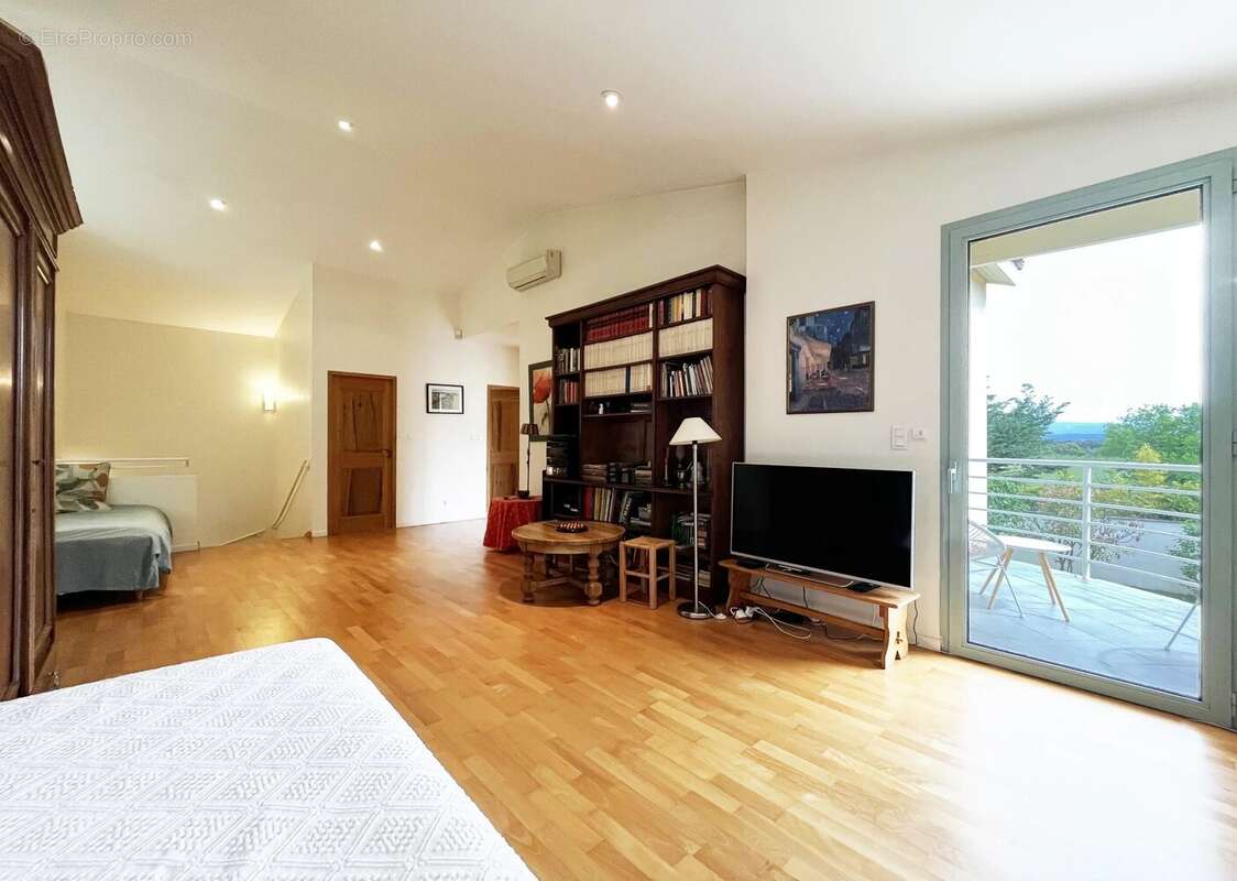 Maison à L'ISLE-SUR-LA-SORGUE