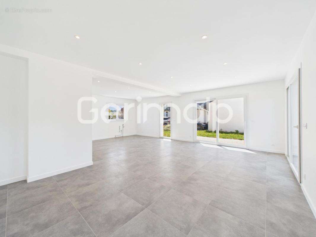 Vente - Maison - 5 pièces + cuisine - 130 m² - 535 000 € - - photo 13