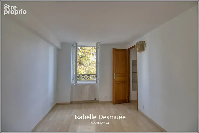 Maison familiale 4 chambres avec cour et stationnement – Proche gare – Tullins - photo 5