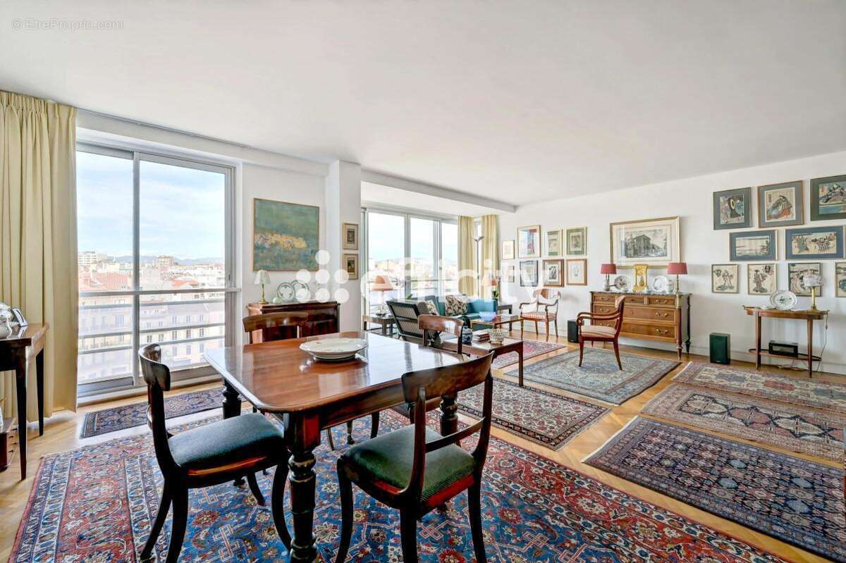 Appartement à MARSEILLE-6E