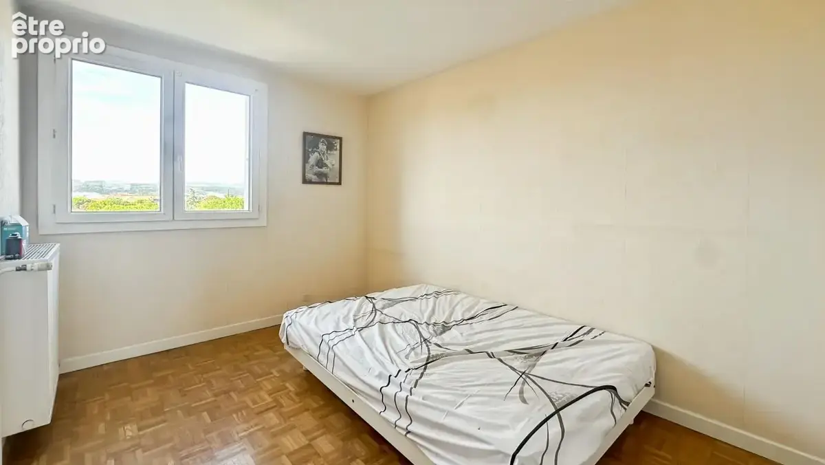 Valence - T4 de 75 m² - balcon - cave - cellier - place de parking privative - photo 9