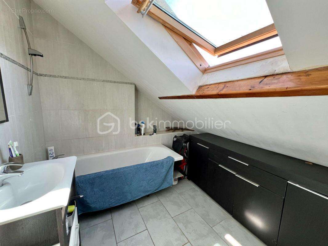 Appartement F3 au dernier étage avec vue dégagée - photo 7