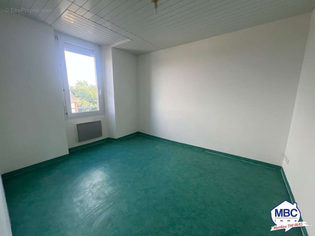 Appartement à MAZIERES-EN-MAUGES