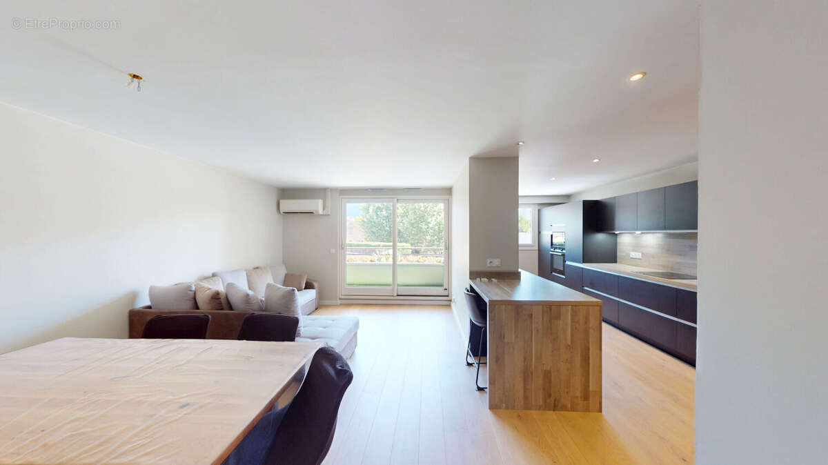 GRENOBLE  ÎLE VERTE  T3 de 76 m² Rénovation haut de gamme - photo 2