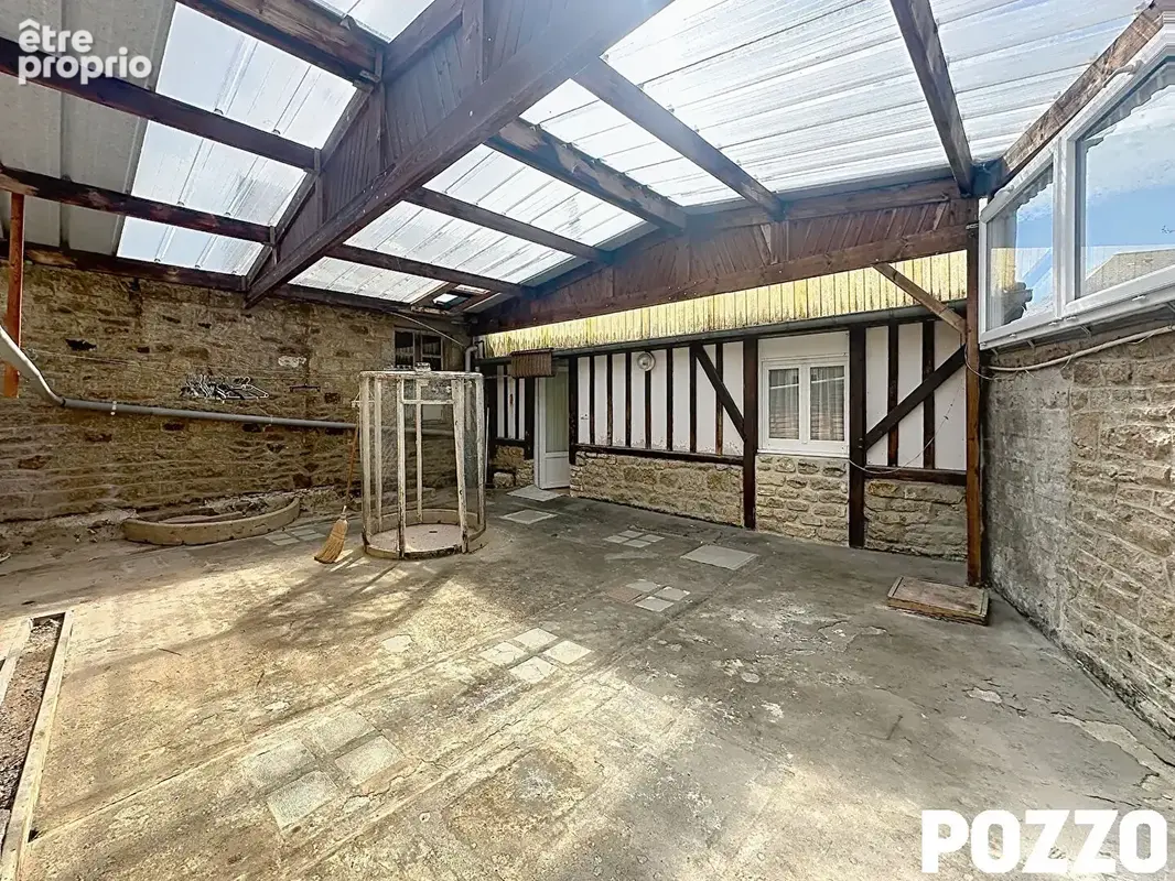 A Vendre - Avranches - Immeuble 15 pièce(s) 265.8 m² - Local commercial + 5 appartements - photo 4
