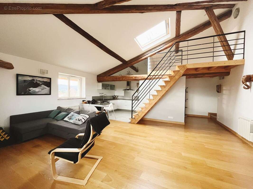 Appartement à FONTAINES-SAINT-MARTIN