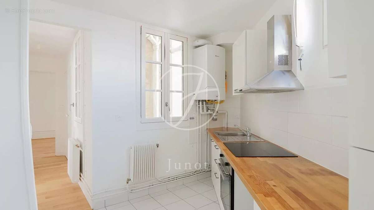 Appartement à PARIS-8E