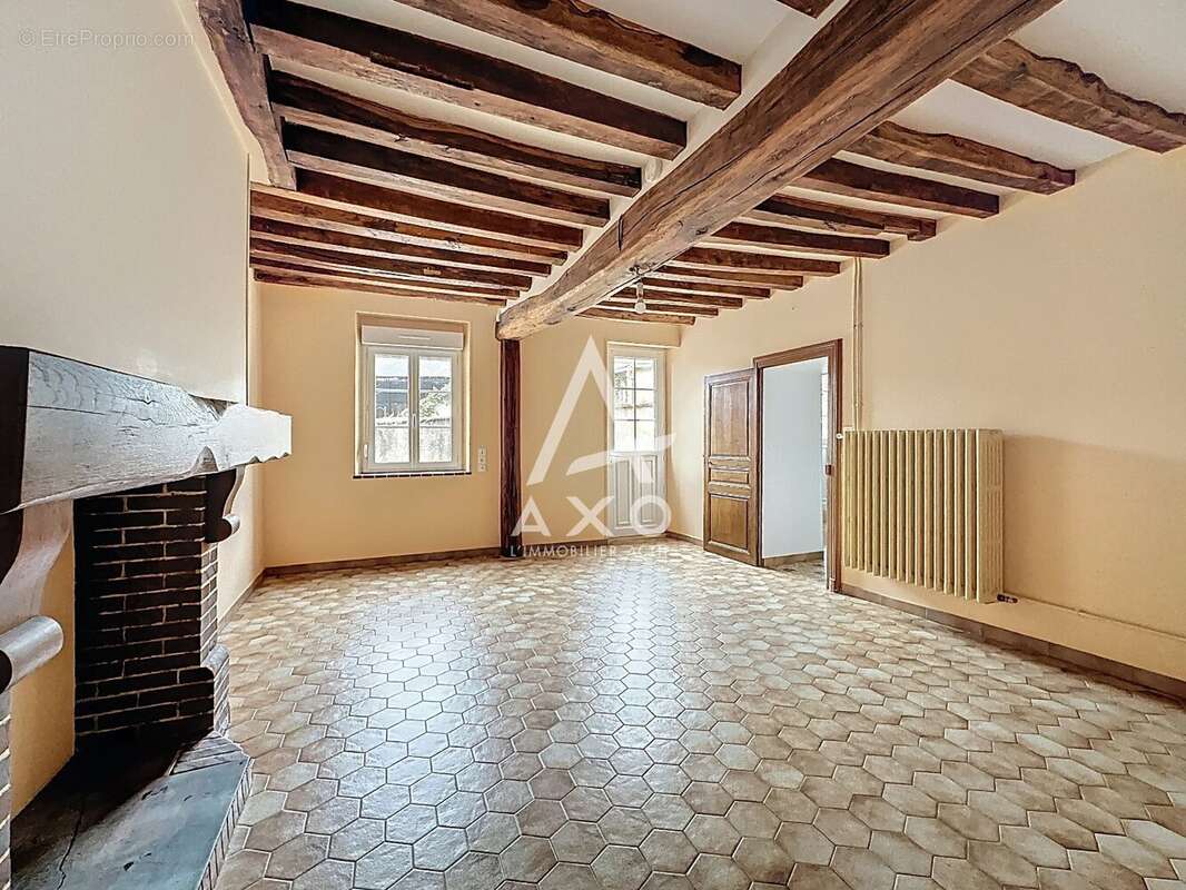 Maison à SAINT-VICTOR-DE-BUTHON