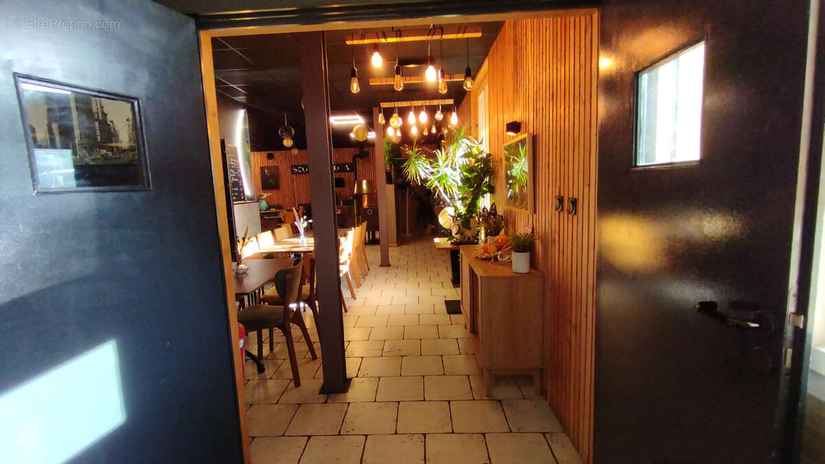 Commerce à LA MURE