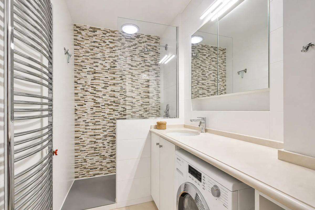 Appartement 2 pièces de 60 m² à Paris 16ème - photo 6