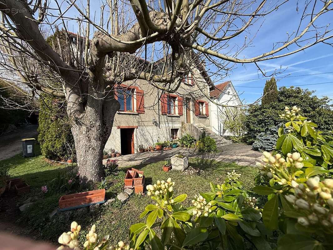 exceptionnel! maison avec 300 m² de dépendance, gare à pied, idéal artisan, collectionneur... - photo 2