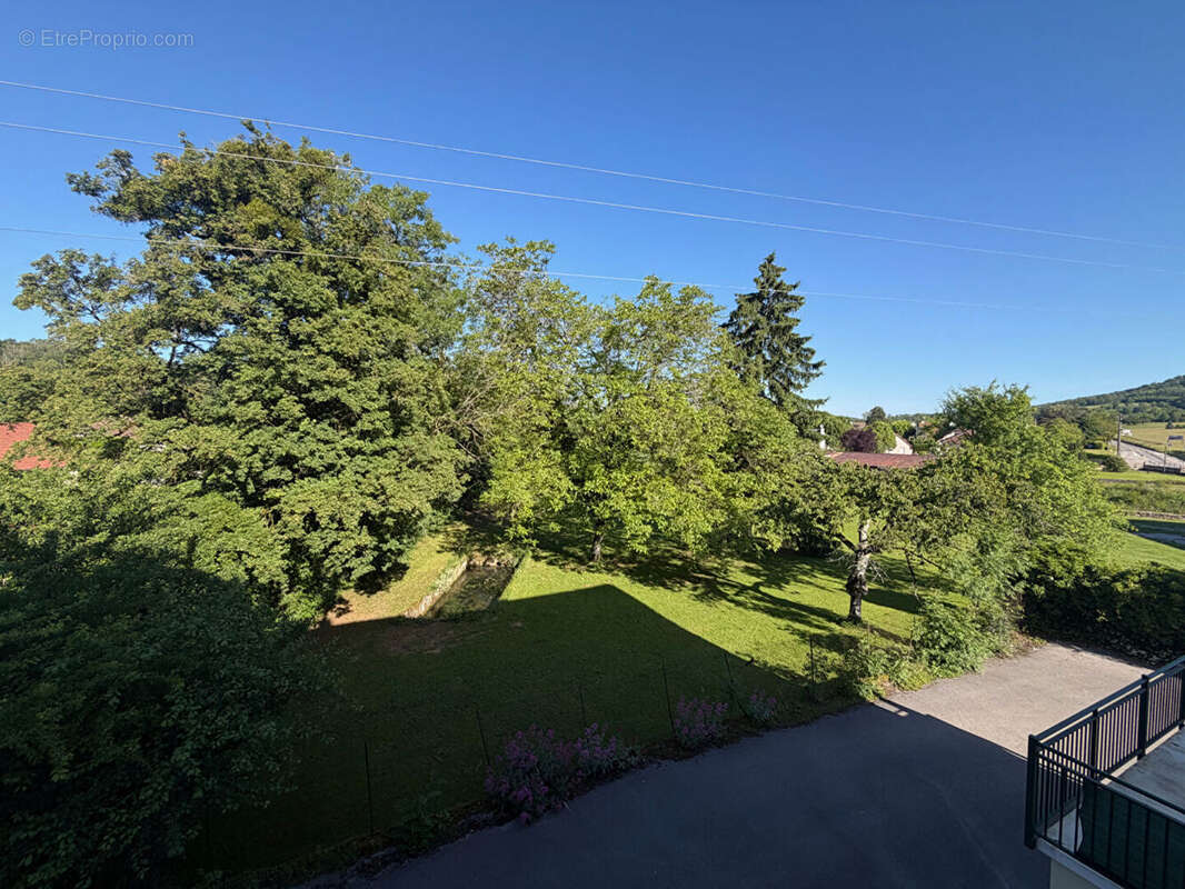 Appartement à MACORNAY