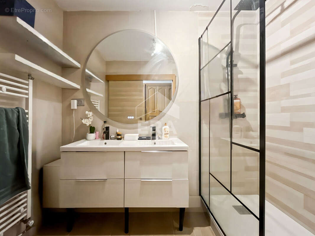 Appartement à MARSEILLE-4E