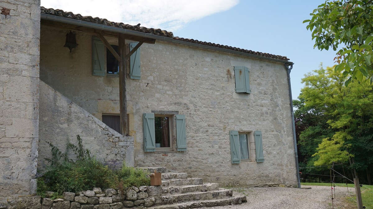 Maison à CASTELNAU-MONTRATIER