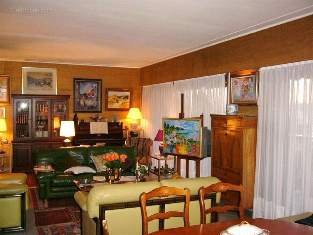 Appartement à NEUILLY-SUR-SEINE