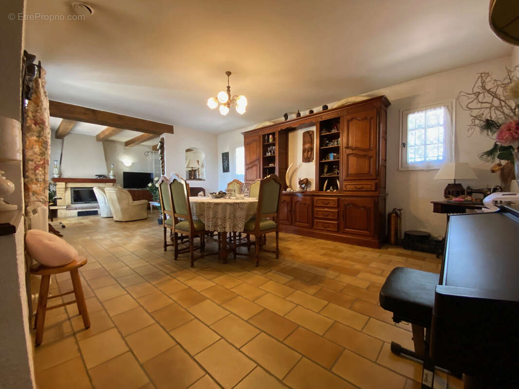 Maison à CADEROUSSE