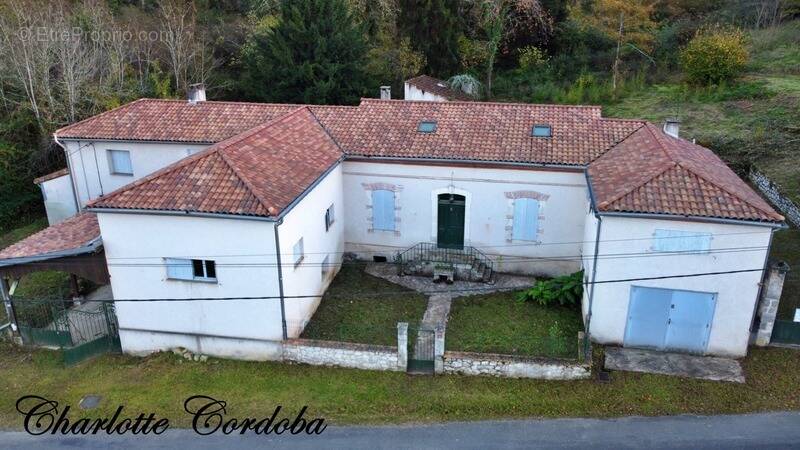 Maison à FEUGAROLLES