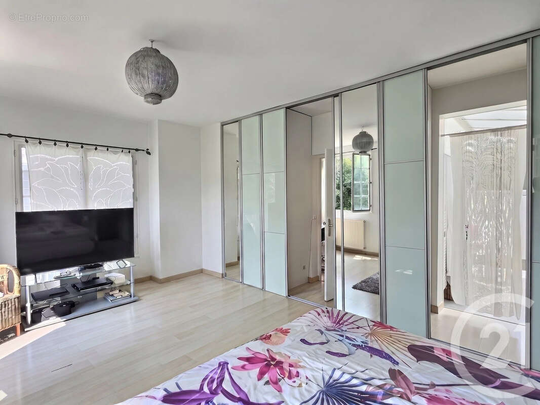 Maison 137 m² à Chatenay-Malabry  - photo 8
