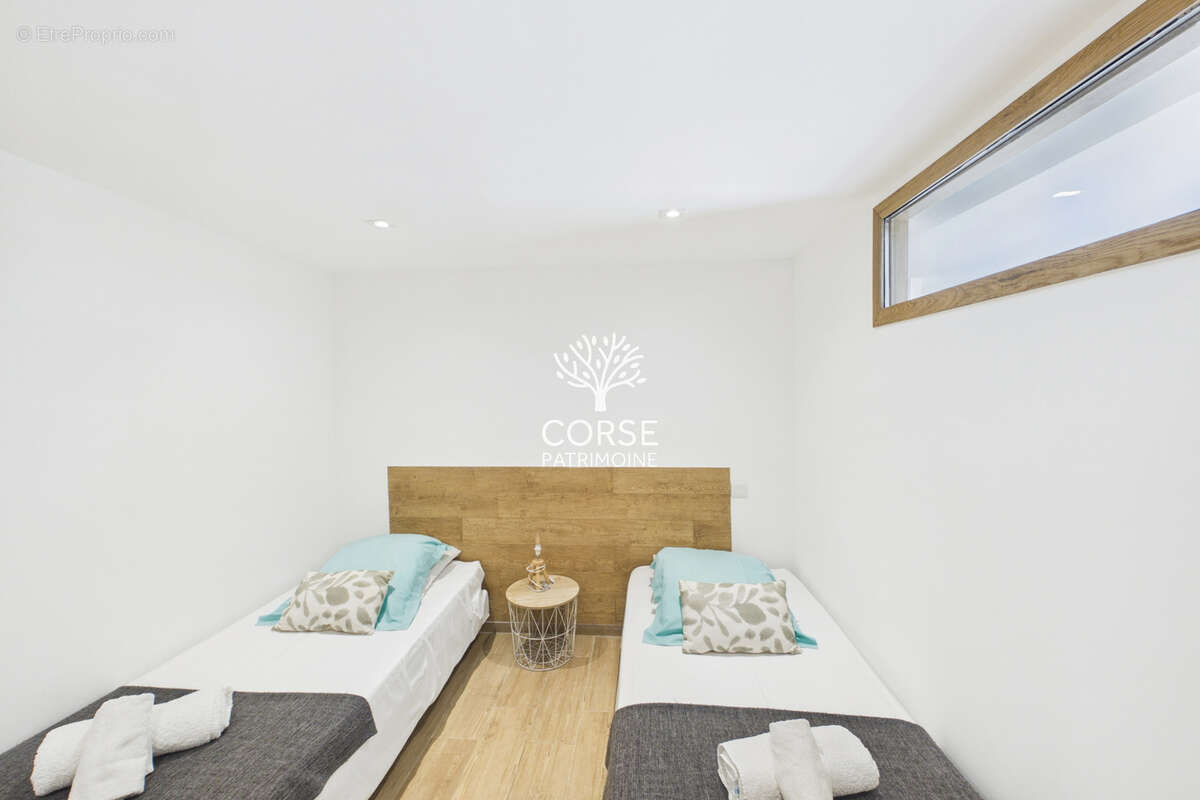 Maison avec piscine et dépendance - photo 11