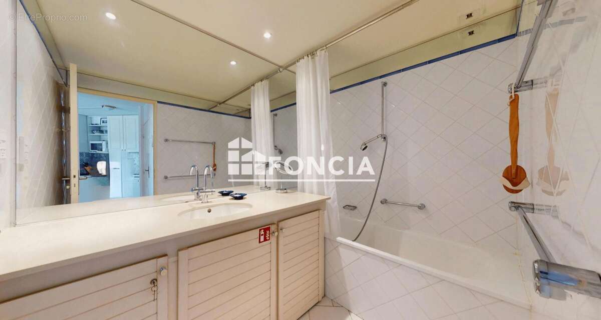 T3 - vue port + mer - parking + possibilite garage ferme de 25 m² - photo 9