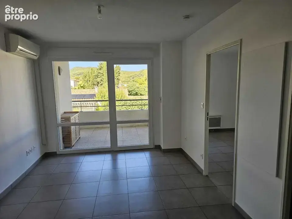 LA CIOTAT APPARTEMENT TYPE 2 de 38.68m² - TERRASSE - GARAGE - - Appartement à LA CIOTAT