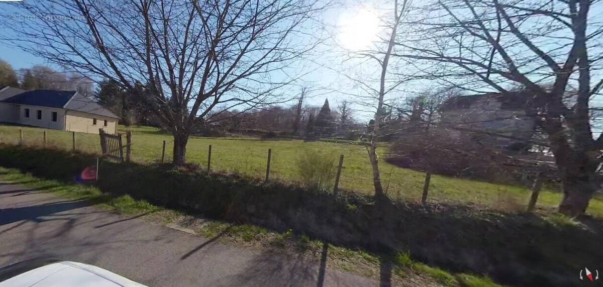 Terrain à SAINT-CLEMENT