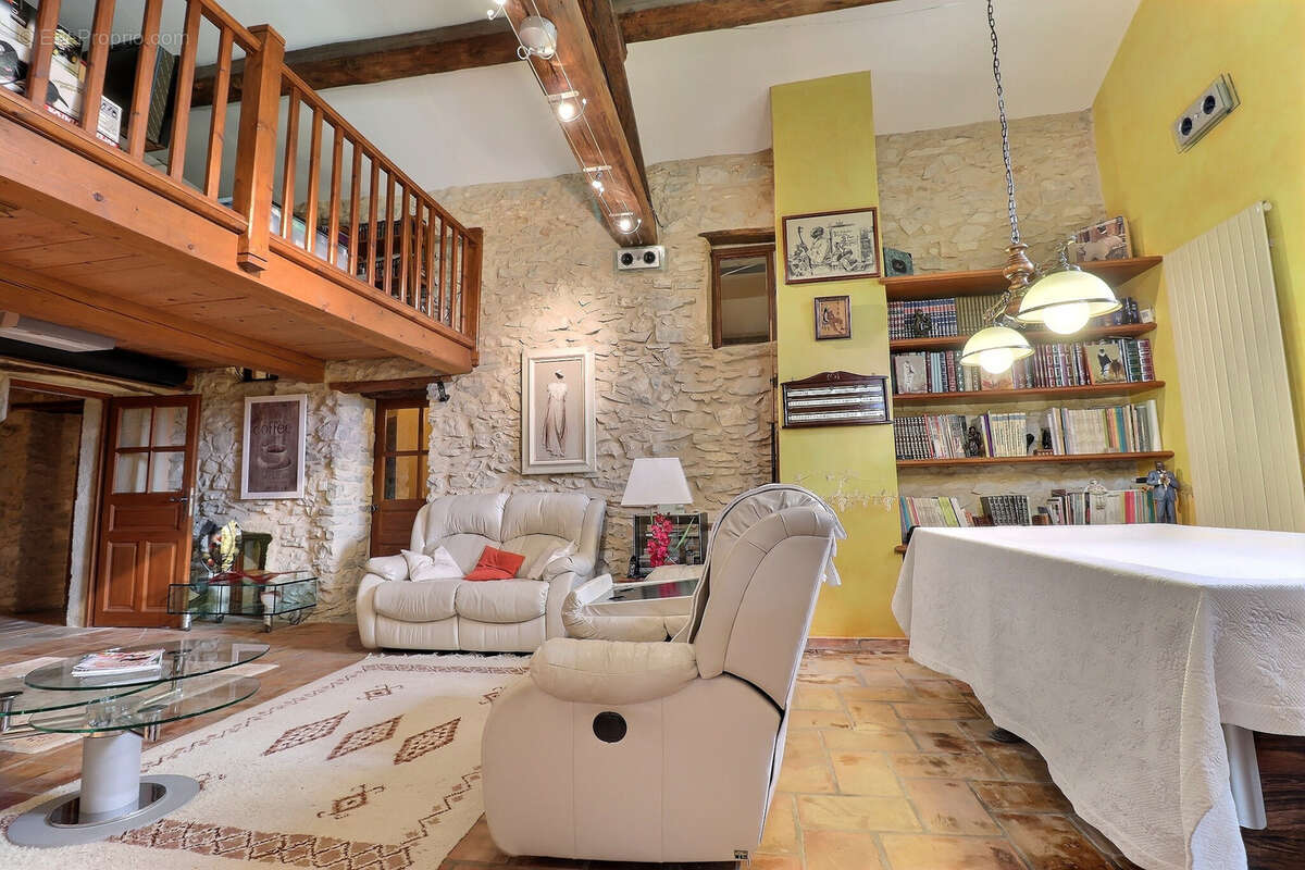 Maison à SAINT-QUENTIN-LA-POTERIE